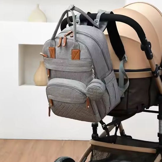 sac à dos à langer sur la poussette