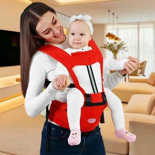maman et bébé dans son porte bébé rouge