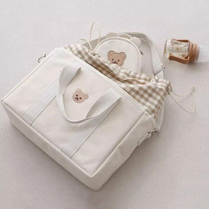 sac à langer avec un biberon à côté